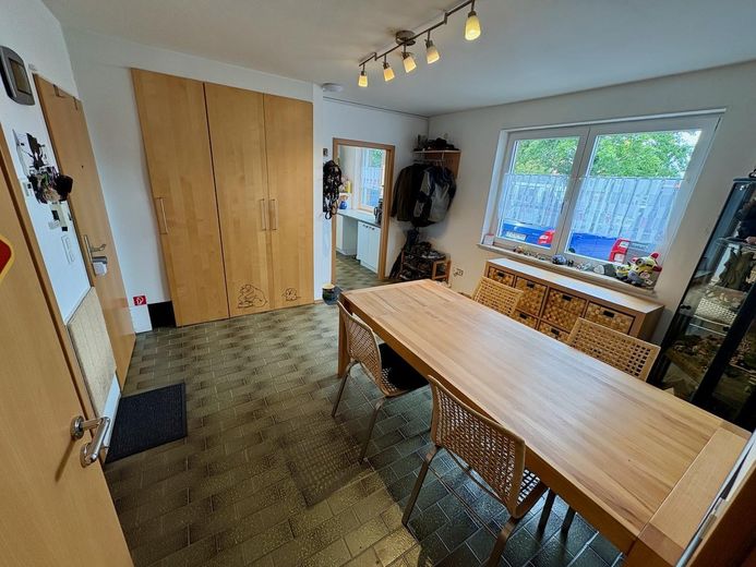 Wohnen am See: Traumwohnung mit Potenzial für zwei Einheiten, provisionsfrei von Privat – Esszimmer