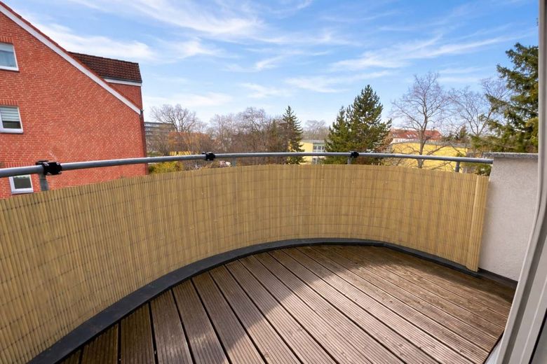 SCHICKE 3-RAUM WOHNUNG MIT BALKON UND TIEFGARAGENSTELLPLATZ – mit schönem Balkon