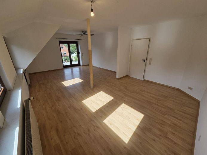 115 m² im Zweifamilienhaus | 30 m² Süd-Dachterrasse – Wohn/Esszimmer