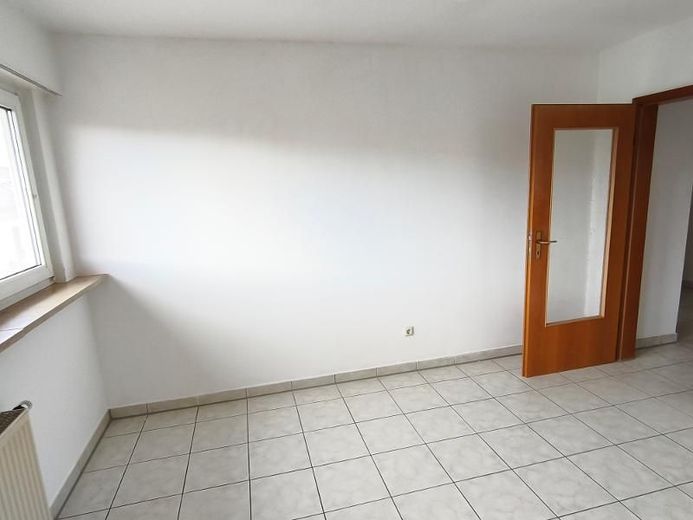3 Zi. Wohnung (Nr. 6) im DG (2. OG) mit Balkon und Garage – Küche Bild 4