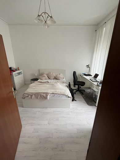 Kaiserslautern Merkezinde Aydınlık 2 Odalı Daire – Zimmer 2
