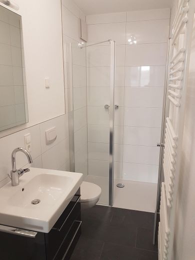 Sofort frei! Kernsanierte moderne 1-Zimmerwohnung ruhige Altstadtlage ohne KFZ-Stellplatz – Foto 4