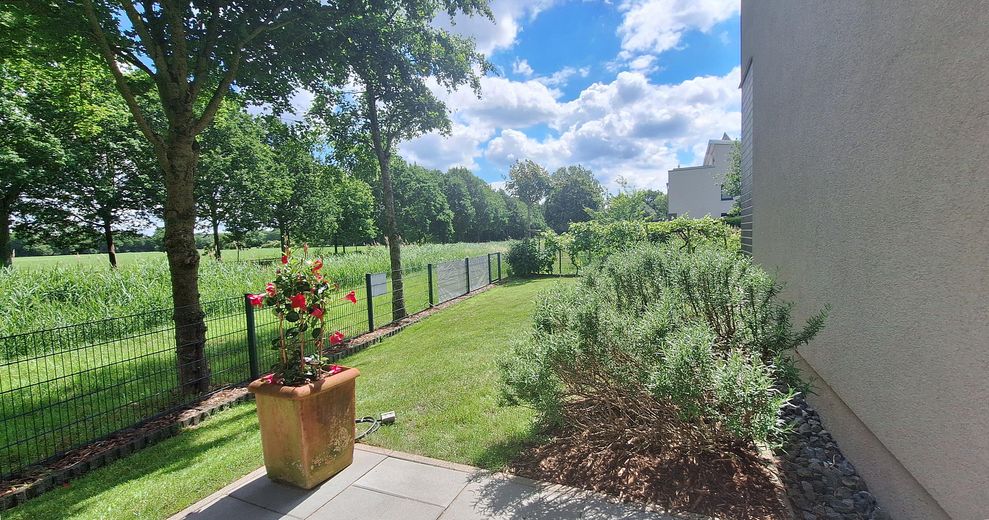 Exklusives Stadthaus am Seerosenpark in Bremen Oberneuland - provisonsfrei! – Garten - Ostseite - Fleet