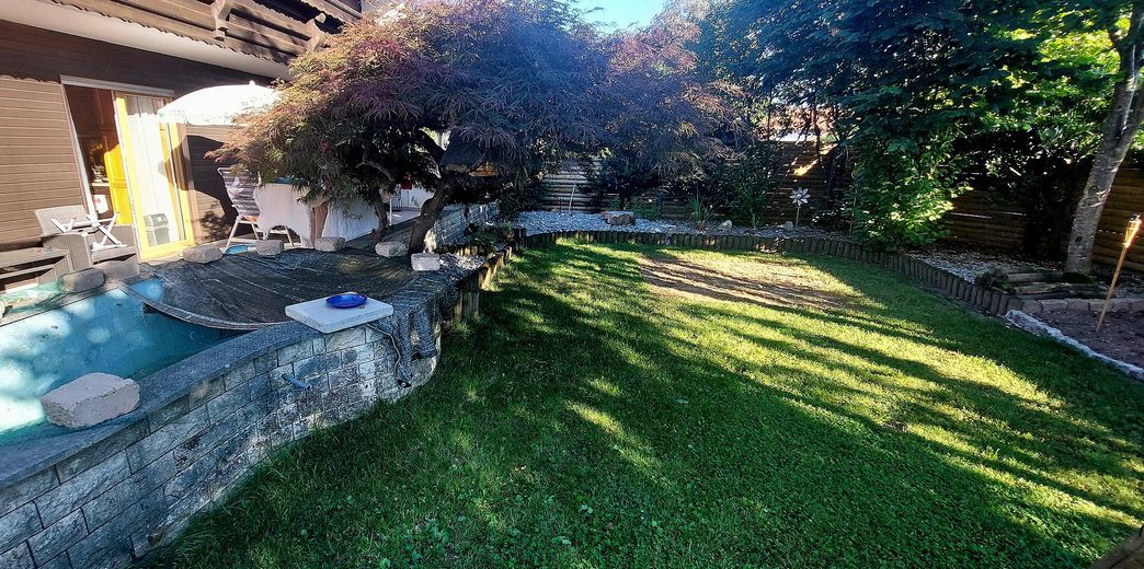 Molto spazio da privato - grande casa unifamiliare con 8 stanze – linke Gartenseite