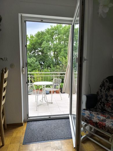 Wohnzimmer mit neuem Balkon 