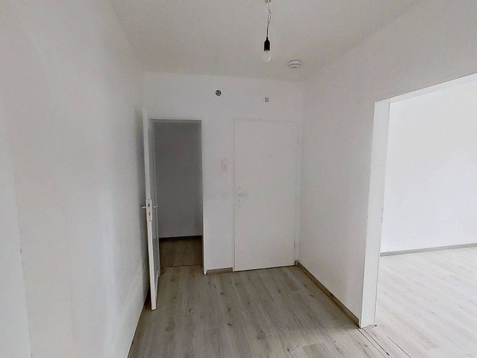 Luminoso appartamento di 3 locali con BALCONE e cucina spaziosa a Duisburg-Marxloh – Eingangsbereich