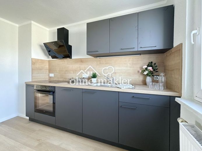 Vermietete 3-Zimmer-Wohnung mit Einbauküche und Südbalkon – Kapitalanlage in Bützow – Foto 1