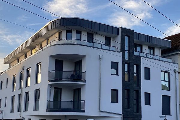 Attico moderno di 2,5 locali con ascensore e posto auto – Solingen-Ohligs