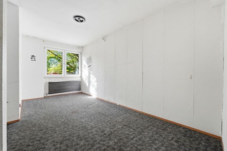 Sanierungsbedürftiges Reihenendhaus mit Garage in Köln-Heimersdorf (Erbpachtgrundstück) – Jugendzimmer