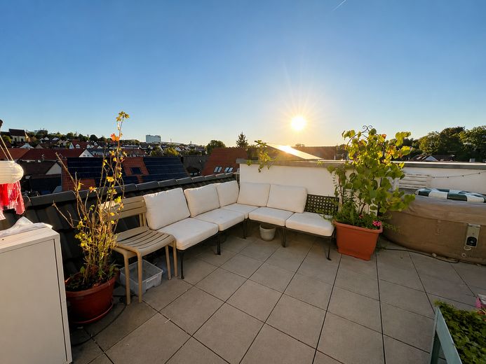 Moderna maisonette di 4 locali con ampia terrazza sul tetto nel centro del paese – Foto 8