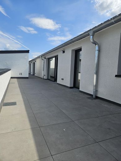 4 Zimmer Wohnung frisch saniert mit großem Balkon von privat – Dachterrasse