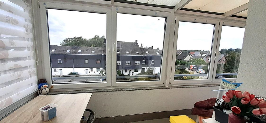 helle 3-Zi.-Wohnung mit großem Balkon und optionaler Einbauküche – Balkon 2