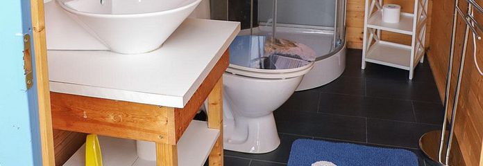 Bad mit Fertigdusche neu