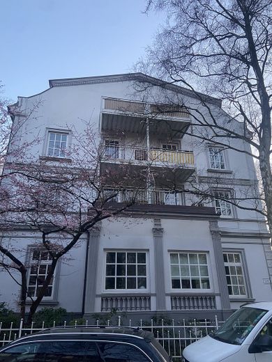 Модернізований будинок старого фонду — зі стелями заввишки 4 метри, прикрашеними ліпниною, у самому серці Аймсбюттеля – Фотографія 2