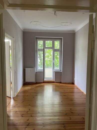 Encantador apartamento antiguo con balcón y ascensor en Hufelandstraße, Prenzlauer Berg – Foto 3