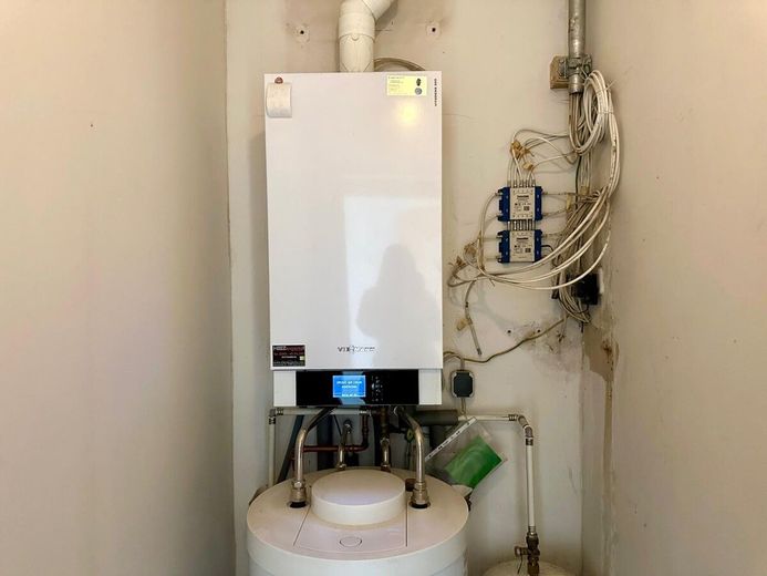 HORN IMMOBILIEN ++ uroczy dom dwurodzinny w Klein Helle, tylko 15 min do Neubrandenburga – Gastherme