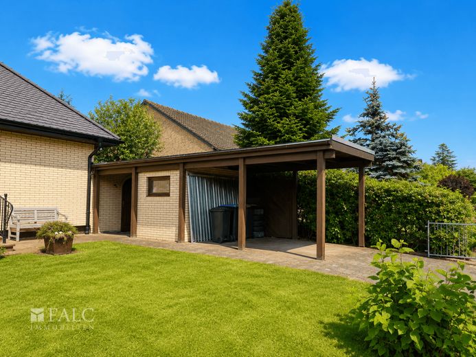 Modernisiertes Wohnhaus mit Einliegerwohnung, Smart Home, PV-Anlage und Feldrandlage – Carport für Ihr Auto