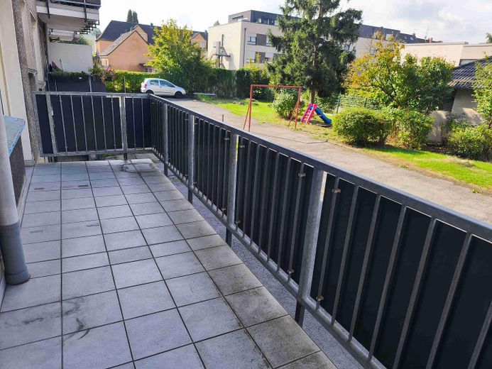 Heidestr. 5  Zemin kat sağ Daire 2: Balkonlu, yeni yenilenmiş 3 odalı daire – Balkon