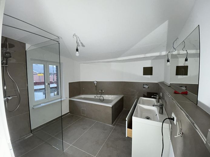 Schlutuper Kirchstraße, Beste Lage, weitläufige Wohnung mit Charme – Foto 7