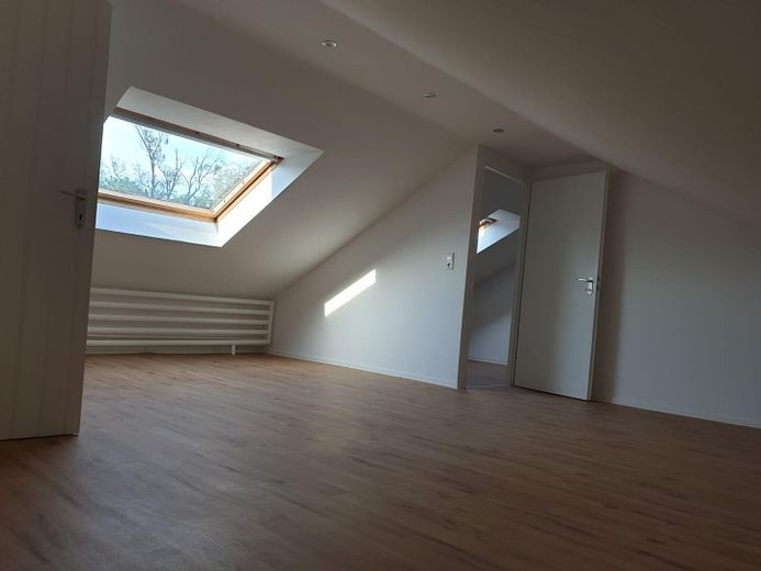 Traumhaftes Zweifamilienhaus mit Garten, Waldblick, Pool, Sauna & Mieteinnahmen – DG Schlaf- bzw. Arbeitszimmer