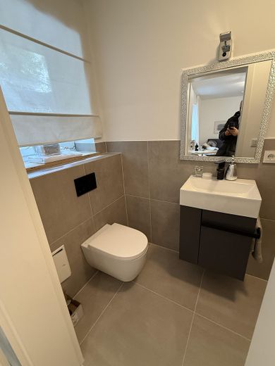 *Primera ocupación* apartamento de 2 habitaciones en la planta baja elevada de un edificio plurifamiliar modernizado – WC
