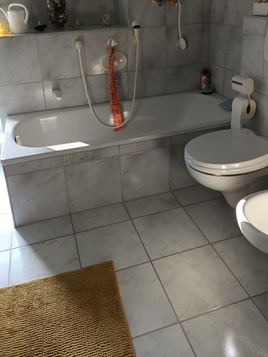 Wohnung Erdgeschoss mit Terrasse – Badezimmer