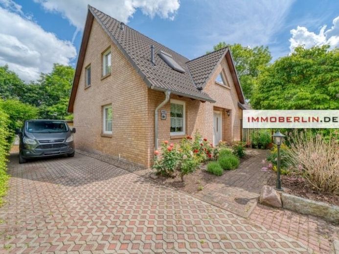 IMMOBERLIN.DE - Wohlfühllage! Fabelhaftes Haus in zweiter Reihe mit idyllischem Sonnengarten – Foto 1