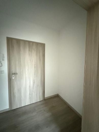 Appartamento di 3 locali, nuova costruzione, balcone, riscaldamento a pavimento, impianto di ventilazione, WE3 – Flur Eingang