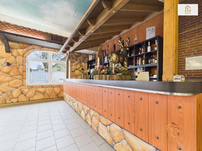 Beliebtes attraktives Restaurant im Stadtkern von Hemmoor mit Kegelbahn, großen Saal mit ca. 300 Sitzplätzen,Bühne, Gäste Zimmer, Außenterrasse – Festsaal Bar