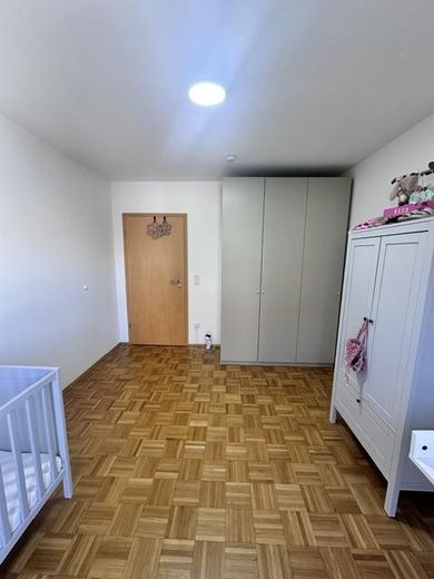 Raumwunder in Bestlage -Stillvolle DHH mit 7 Zimmern & TOP Energieeffizienz A+ – Kinderzimmer 1