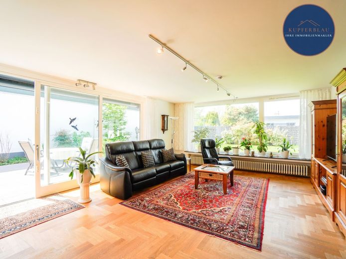 Sanierter Bungalow mit traumhaftem Garten in ruhiger Lage in Rheinbach-Stadt – Wohnzimmer