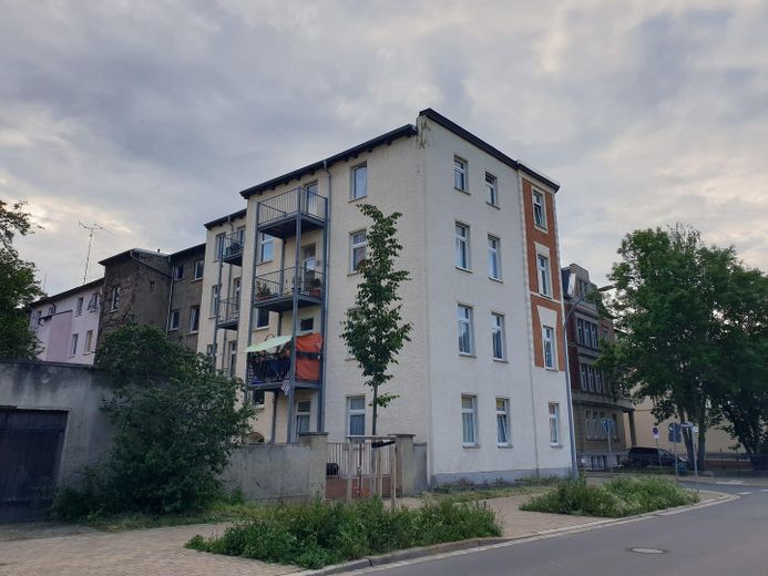 Neu renovierte 2-Zimmerwohnung mit Balkon zu vermieten – Ansicht Garten- u. Balkonseite