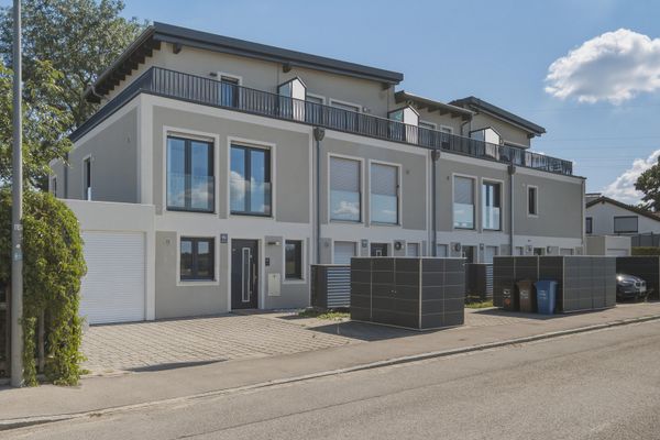 ¡Casa moderna KfW55 de 2020 con terraza en la azotea y cocina en Múnich-Untermenzing! ¡Sin comisión!