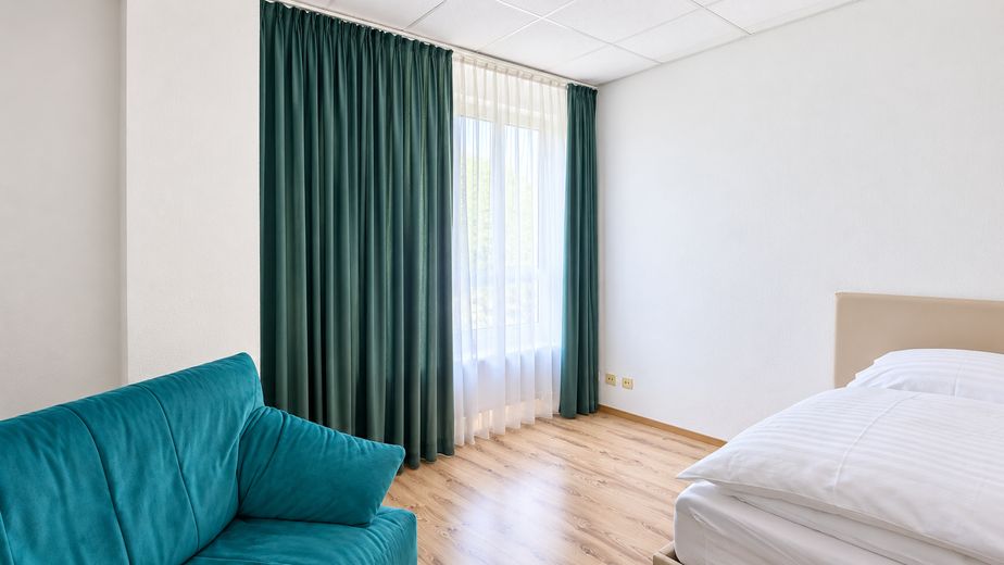 TOP 1R=34m², 2R= 7m², 3 R= 114m² umeblowane apartamenty, również do wynajmu krótkoterminowego – Schlafzimmer Appartement 2