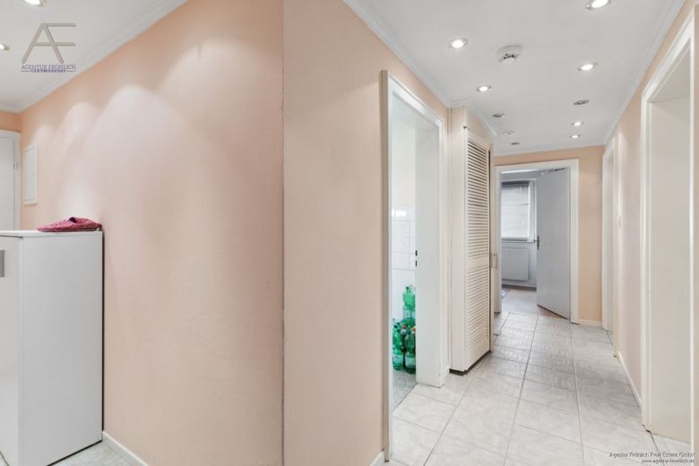 Wohnen, wo andere Urlaub machen - hochwertig renovierte 3-Zimmer-Wohnung nahe Schliersee – Flur_02