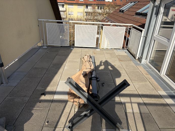 3 Zimmer Dachgeschosswohnung mit Sonnenterrasse und Balkon – Terrasse 