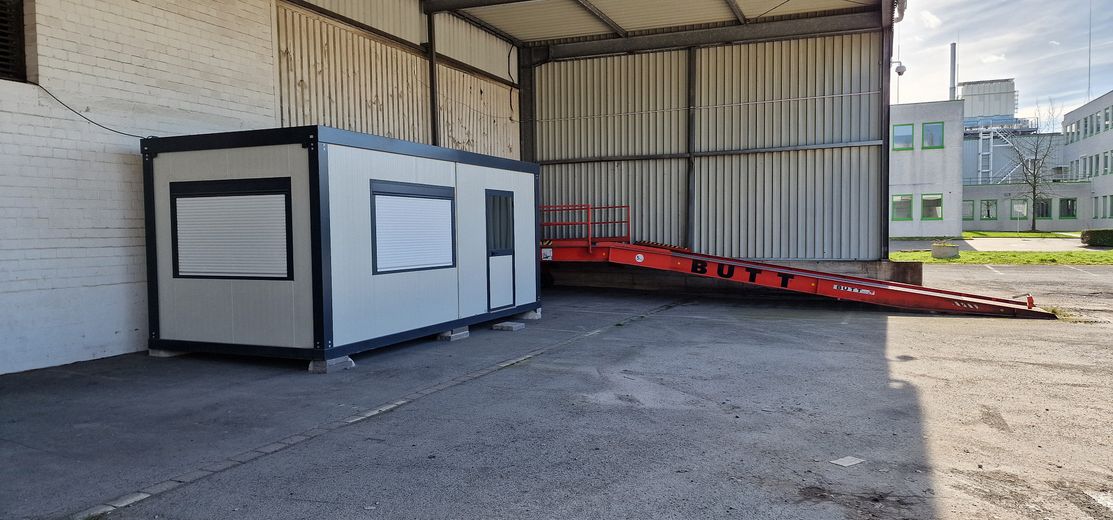 Lagerhallen 650 / 1150 /2400 / 2800 qm Indu Bergkamen-Rünthe (24h/7T Nutzung) 3,50€ qm netto inkl. – Halle A Bürocontainer  Laderam