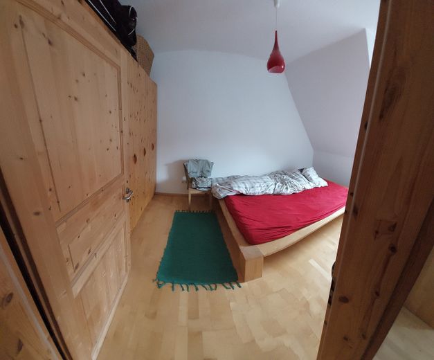 Sehr schönes 3 Fam.- Haus, große Balkone – DG Schlafen