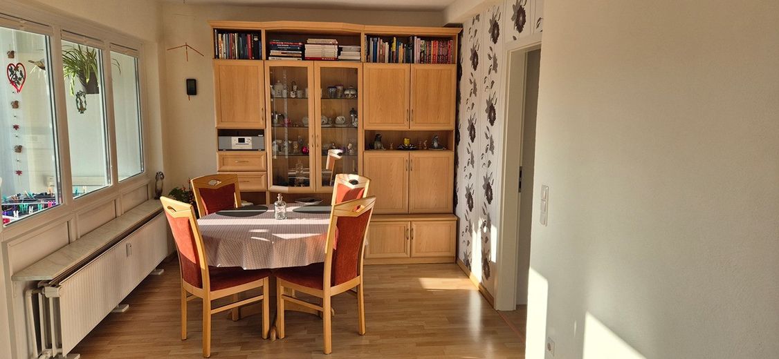 Przestronne 3-pokojowe mieszkanie z balkonem i garażem – Foto 4
