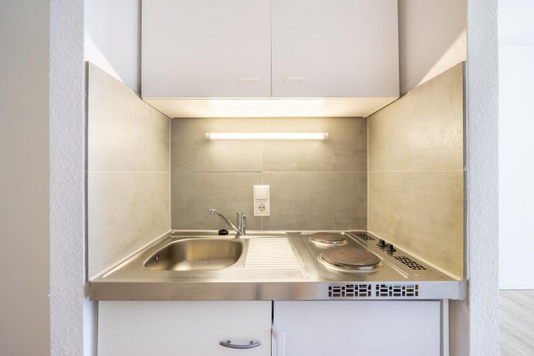 ¡Apartamento+plaza de aparcamiento en Maguncia: inversión, padres y uso propio – ¡VACÍO Y SIN COMISIÓN! – Praktische Pantryküche