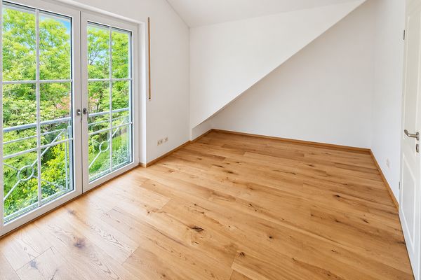 Schöne DG-Wohnung mit Einbauküche im Herzen Haar's