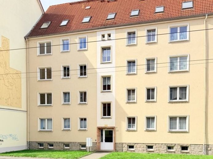 sofort verfügbar: frisch renovierte 2-Raum-Wohnung mit Balkon – Foto 1