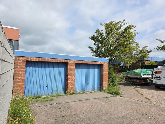 Garage mit seitlichen Eingang
