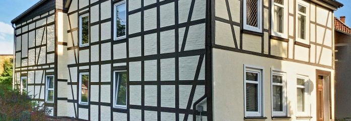 Maison à colombages avec cour intérieure, atelier et garage – vieille ville d’Uelzen, sans commission – Hausansicht vorne