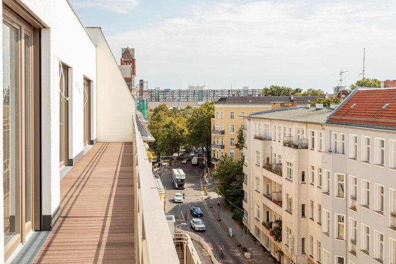 H9-Penthouse 1 → Luxuriöses Penthouse mit Dachterrasse und Panoramablick – Terrasse