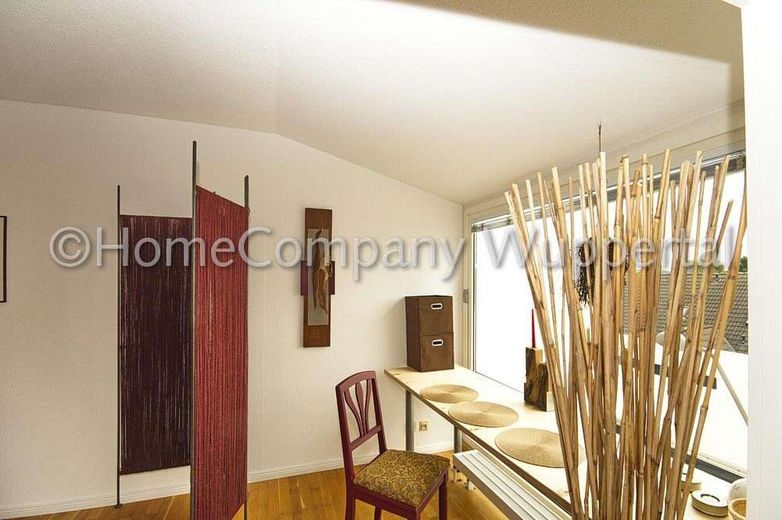 Nähe Remscheid! Charmante Wohnung mit Parkett, Südbalkon, Internet und PKW-Stellplatz – 57445d777c53bce98d3e9a2d5b168b23e08ec1b6.jpg