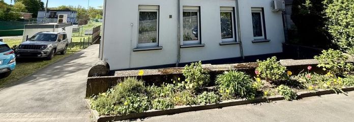 Fröndenberg-Langschede: Freistehendes Zweifamilienhaus plus Nebengebäude in zentraler Lage!