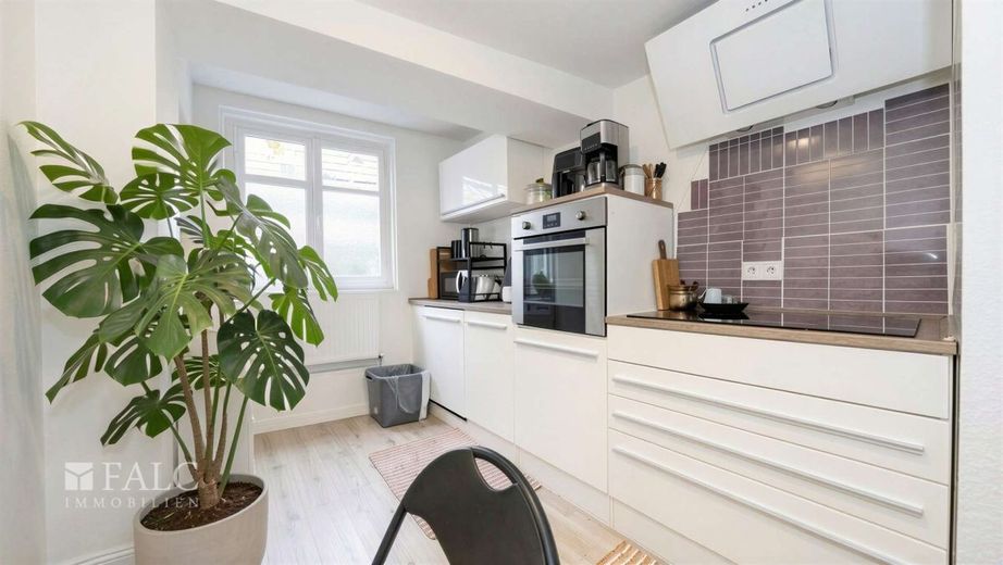 Wohnen und Gewerbe mitten in der City - FALC Immobilien Heilbronn – Lichtdurchflutet (2. OG Whg 3) - (KI generiert)