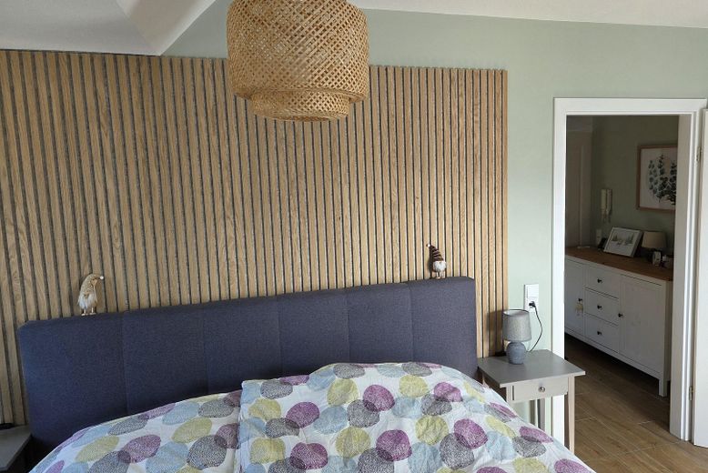 Moderne 92m² Dachwohnung mit Mainblick – sofort bezugsfertig & ruhig gelegen – Schlafzimmer mit Mainblick