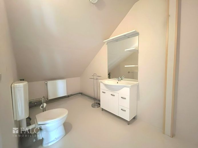 *** Ruhig &amp; naturnah - schönes Reihenmittelhaus mit Terrasse und gepflegtem Garten *** – WC Dachgeschoss